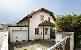 4-Bedroom House & Large Garden